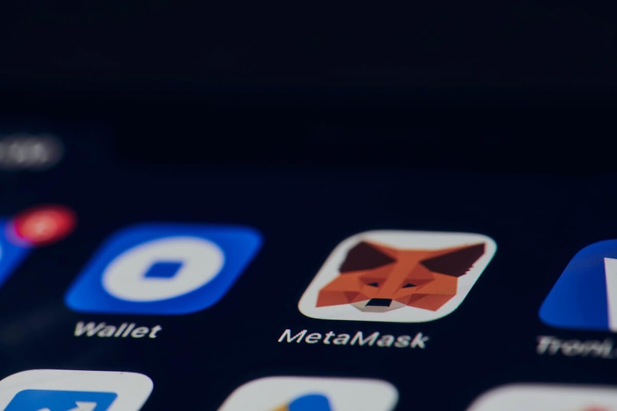 Apple Unexpectedly Pulls MetaMask Wallet from App Store – What’s Going On?