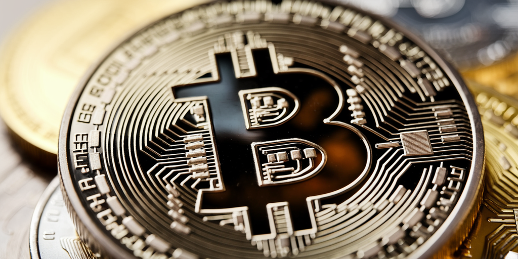 Bitcoin Price Bounces as Spot ETFs Pull in $556 Million